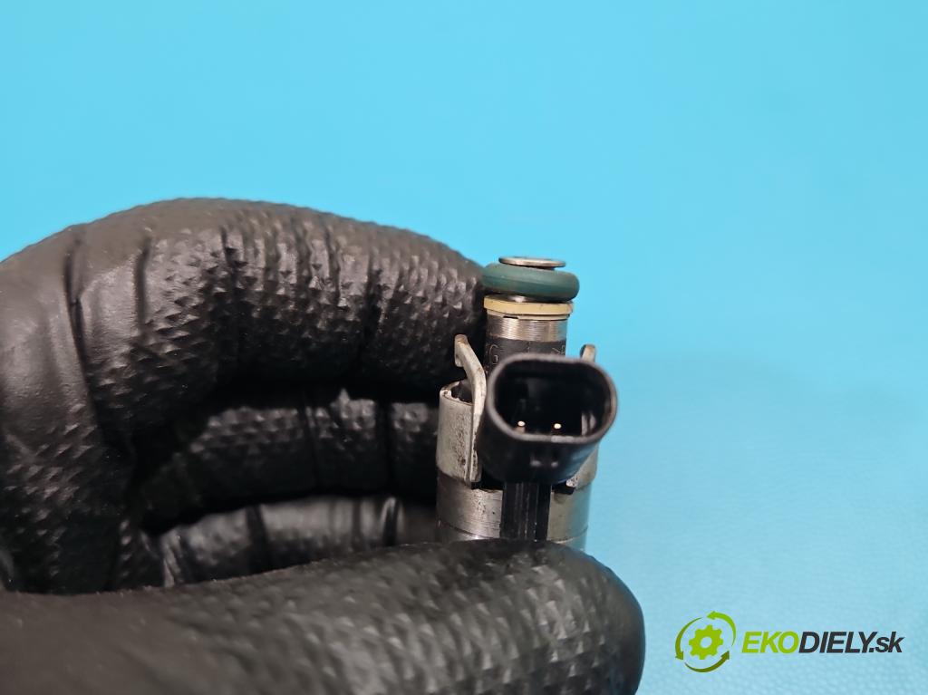 Audi A4 B9 2015-2024 2.0 TFSI 252KM automatic 185 kW 1984 cm3 4- vstrek 0261500244 (Vstrekovač paliva)