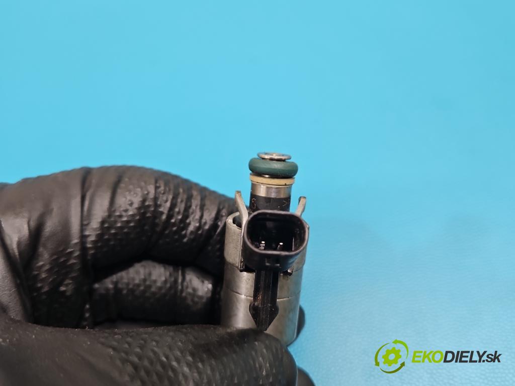 Audi A4 B9 2015-2024 2.0 TFSI 252KM automatic 185 kW 1984 cm3 4- vstrek 0261500244 (Vstrekovač paliva)