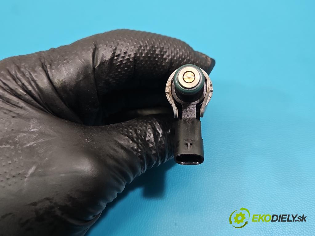 Audi A4 B9 2015-2024 2.0 TFSI 252KM automatic 185 kW 1984 cm3 4- vstrek 0261500244 (Vstrekovač paliva)