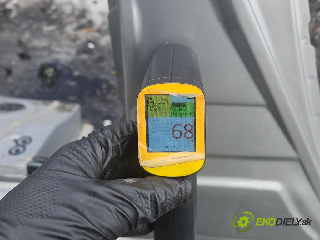 Toyota Auris II 2012-2018 1.8 hybrid 99 hp automatic 73 kW 1798 cm3 5- práh pravý  (Karoserie ostatní)