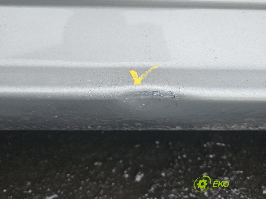 Toyota Auris II 2012-2018 1.8 hybrid 99 hp automatic 73 kW 1798 cm3 5- práh pravý  (Karoserie ostatní)