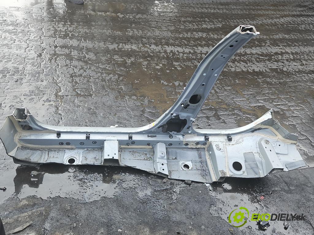 Toyota Auris II 2012-2018 1.8 hybrid 99 hp automatic 73 kW 1798 cm3 5- práh pravý  (Karoserie ostatní)