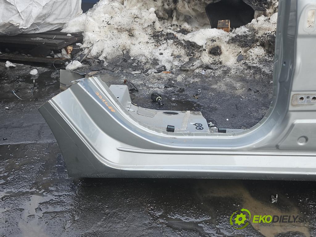 Toyota Auris II 2012-2018 1.8 hybrid 99 hp automatic 73 kW 1798 cm3 5- práh pravý  (Karoserie ostatní)