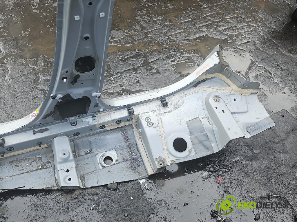 Toyota Auris II 2012-2018 1.8 hybrid 99 hp automatic 73 kW 1798 cm3 5- práh pravý  (Karoserie ostatní)