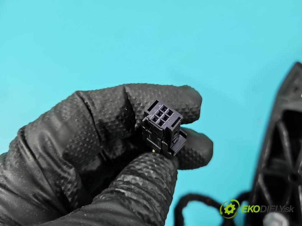 Peugeot 5008 I 2009-2017 1.6 16V 120 HP manual 88 kW 1598 cm3 5- zrkadlo ľavé  (Kľučka dverí ostatné)