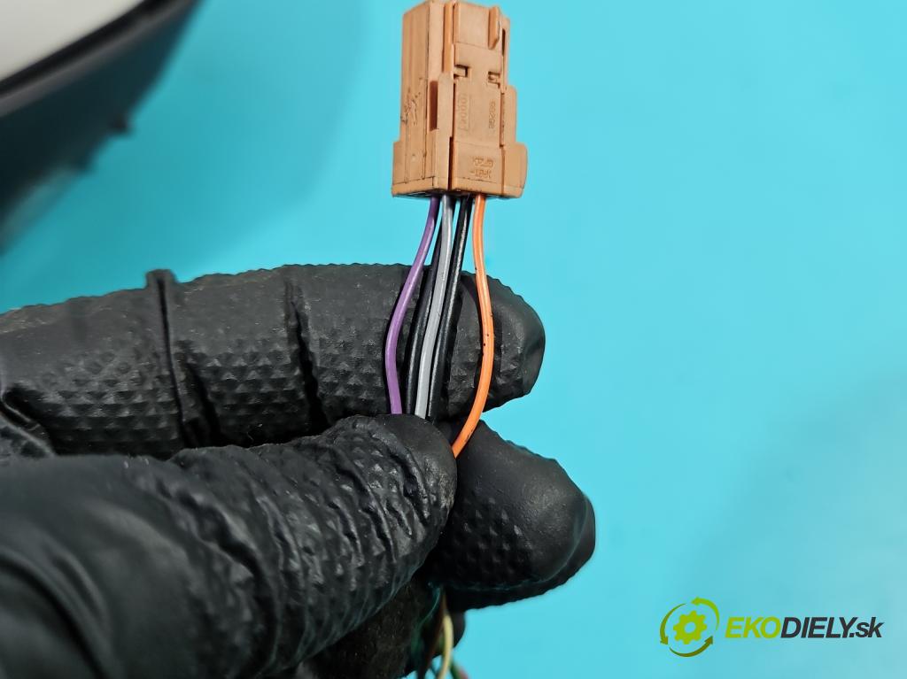 Peugeot 5008 I 2009-2017 1.6 16V 120 HP manual 88 kW 1598 cm3 5- zrkadlo pravé  (Kľučka dverí ostatné)