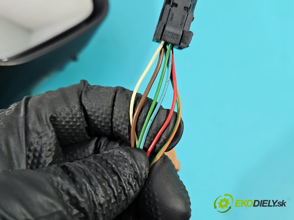 Peugeot 5008 I 2009-2017 1.6 16V 120 HP manual 88 kW 1598 cm3 5- zrkadlo pravé  (Kľučka dverí ostatné)