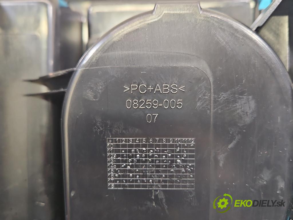 Land rover Range Rover Evoque I 2011-2018 2.0 td 150 HP automatic 110 kW 1999 cm3 5- Rukojeť: na nápoje: BJ32-600D00-BB (Držiak (úchyt) na nápoje)