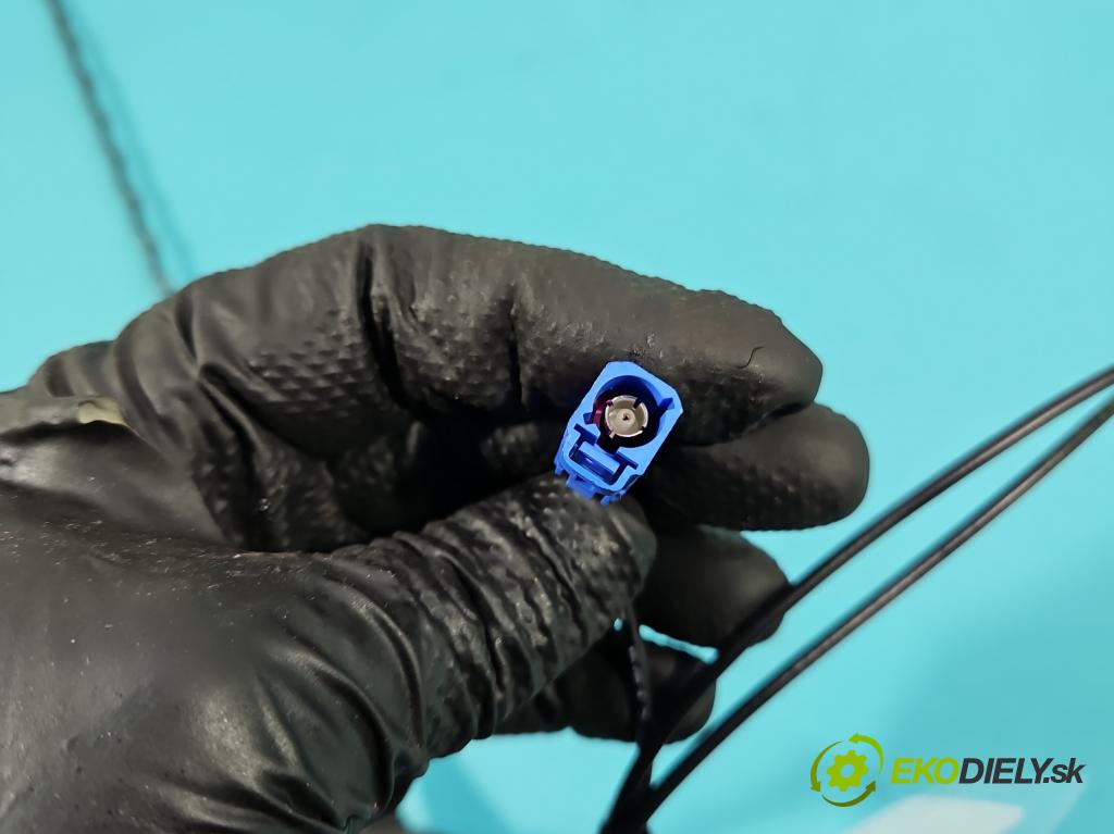 Peugeot 2008 I 2013-2019 1.2 12V 131 HP manual 96 kW 1199 cm3 5- Antena 9804058180-02