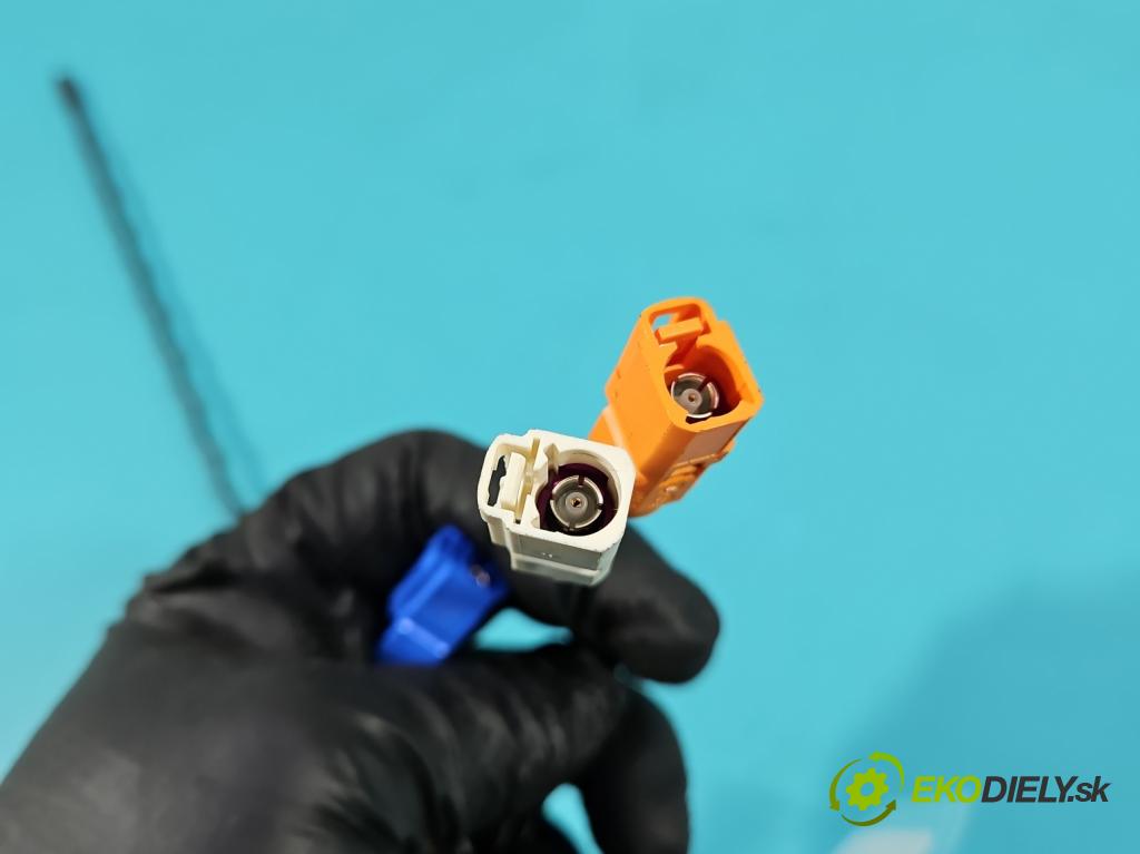 Peugeot 2008 I 2013-2019 1.2 12V 131 HP manual 96 kW 1199 cm3 5- Antena 9804058180-02