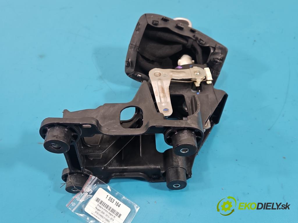 Peugeot 2008 I 2013-2019 1.2 12V 131 HP manual 96 kW 1199 cm3 5- Páka: Změny: stupeň,rýchlosť 9811778780 (Rýchlostná páka (kulisa))