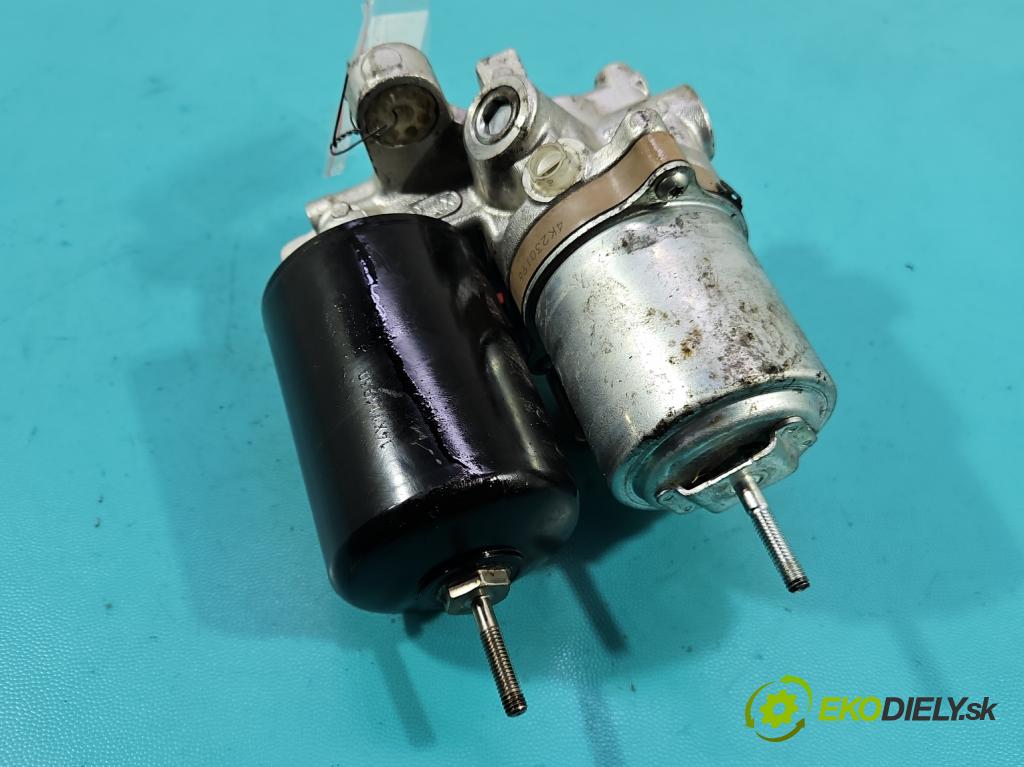 Toyota Auris II 2012-2018 1.8 hybrid 99 HP automatic 73 kW 1798 cm3 5- čerpadlo abs 47070-12010 (Pumpa ABS)