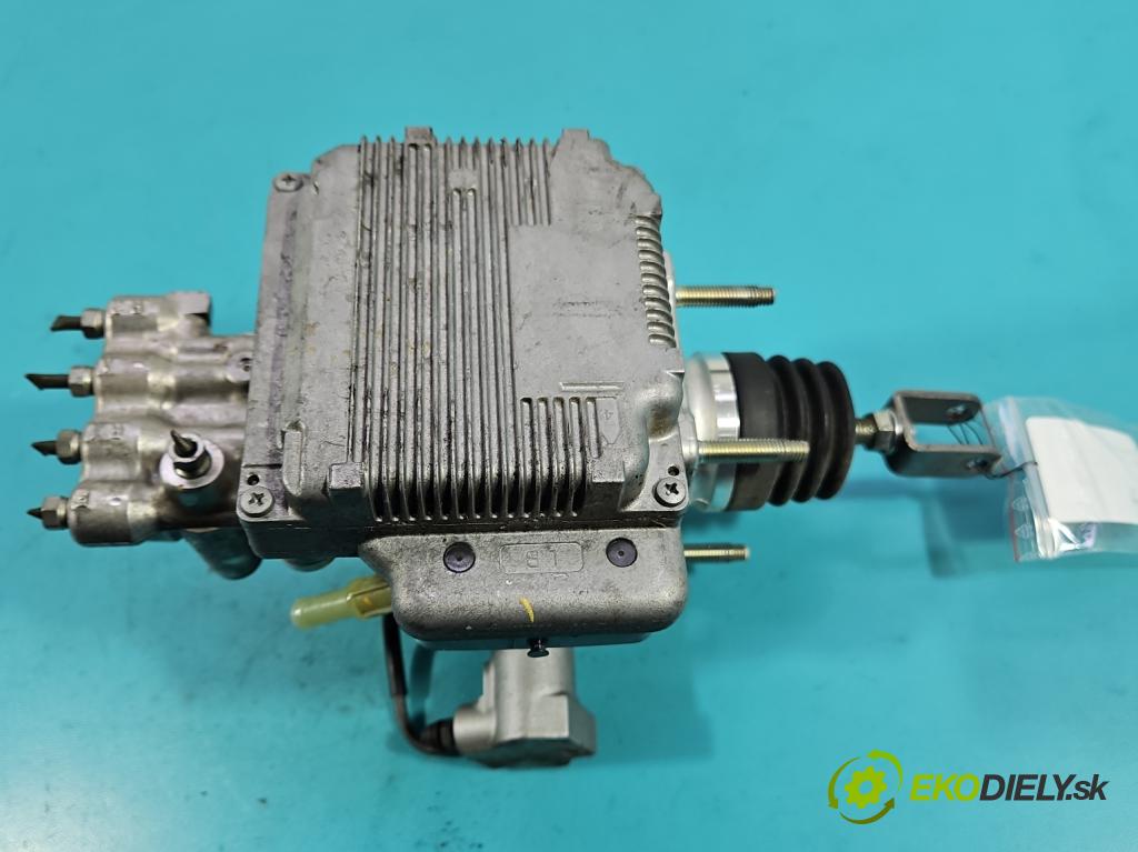 Toyota Auris II 2012-2018 1.8 hybrid 99 HP automatic 73 kW 1798 cm3 5- servo brzdové 47210-12130