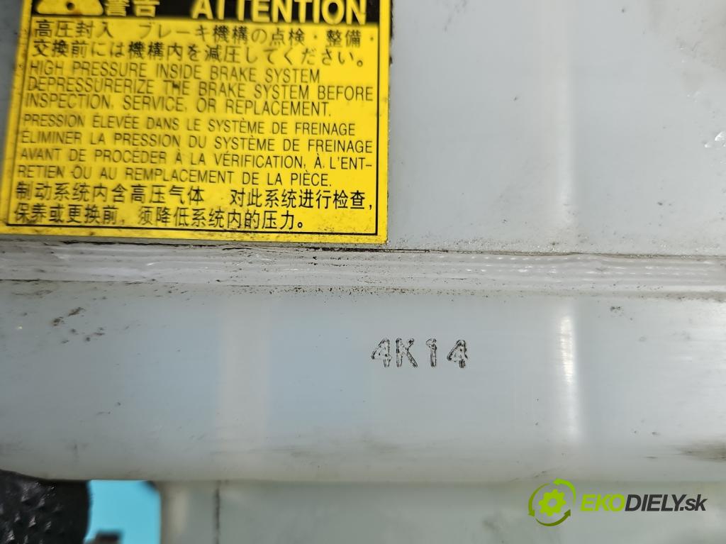 Toyota Auris II 2012-2018 1.8 hybrid 99 HP automatic 73 kW 1798 cm3 5- nádržka tekutina: brzdový