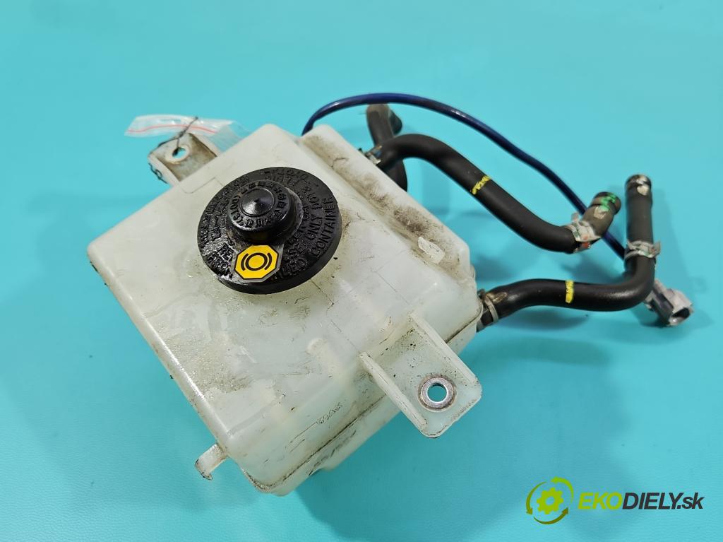 Toyota Auris II 2012-2018 1.8 hybrid 99 HP automatic 73 kW 1798 cm3 5- nádržka tekutina: brzdový 