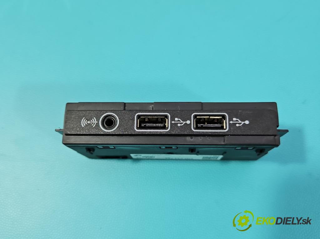 Vw Tiguan II 2016-2024 1.5 TSI 150 HP automatic 110 kW 1498 cm3 5- zásuvka USB 5QF035726