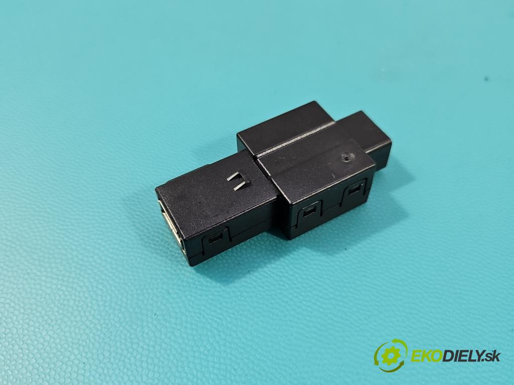 Vw Tiguan II 2016-2024 1.5 TSI 150 HP automatic 110 kW 1498 cm3 5- zásuvka USB 5U0035726