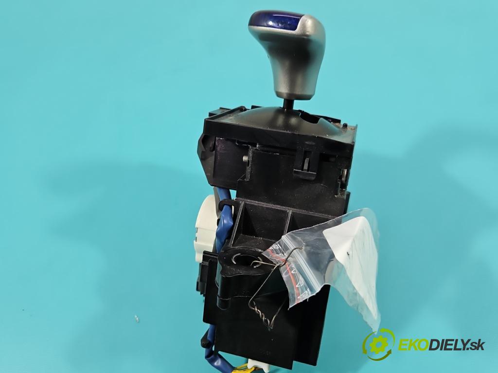 Toyota Auris II 2012-2018 1.8 hybrid 99 HP automatic 73 kW 1798 cm3 5- Páka: Změny: stupeň,rýchlosť 750583 (Rýchlostná páka (kulisa))