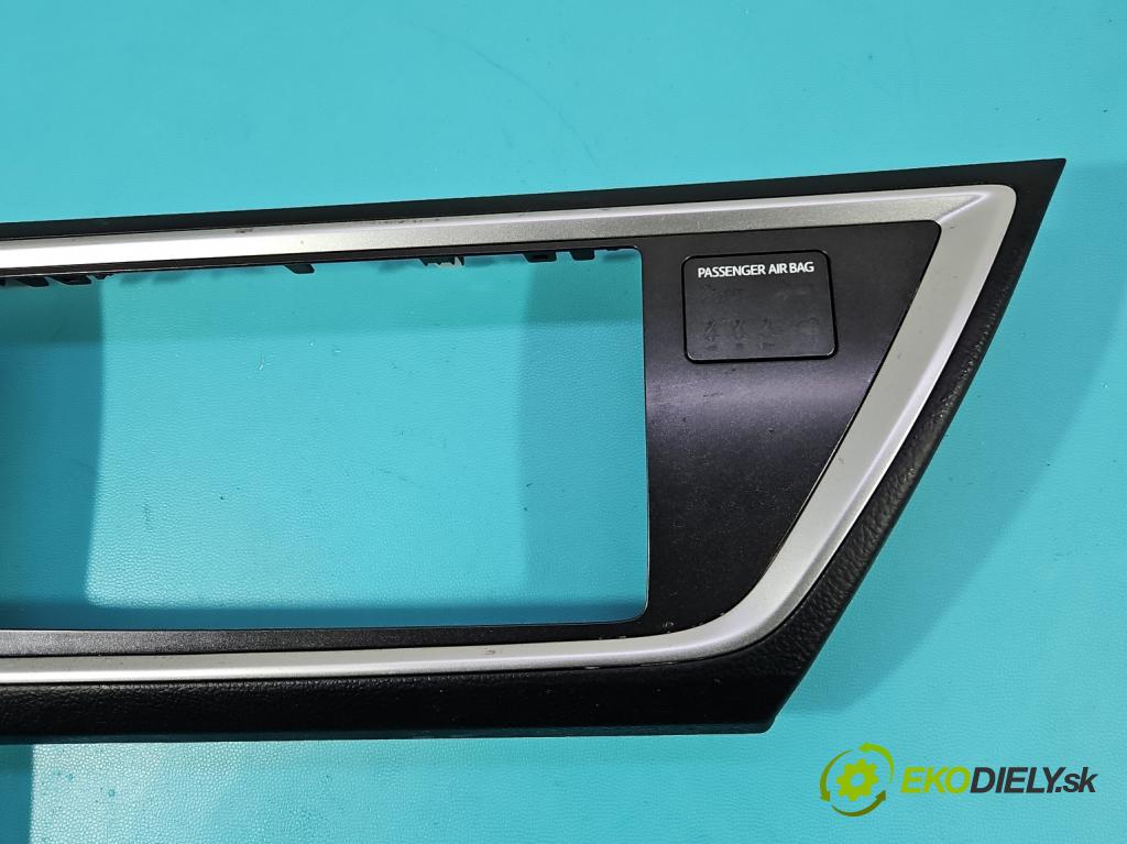 Toyota Auris II 2012-2018 1.8 hybrid 99 hp automatic 73 kW 1798 cm3 5- rameček rádia 55405-02430