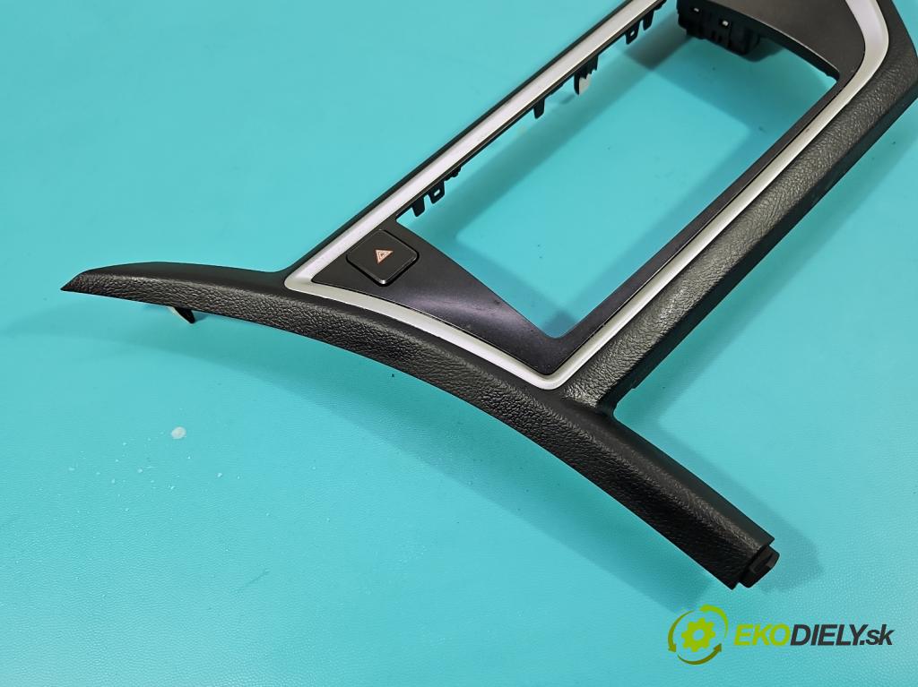 Toyota Auris II 2012-2018 1.8 hybrid 99 hp automatic 73 kW 1798 cm3 5- rameček rádia 55405-02430