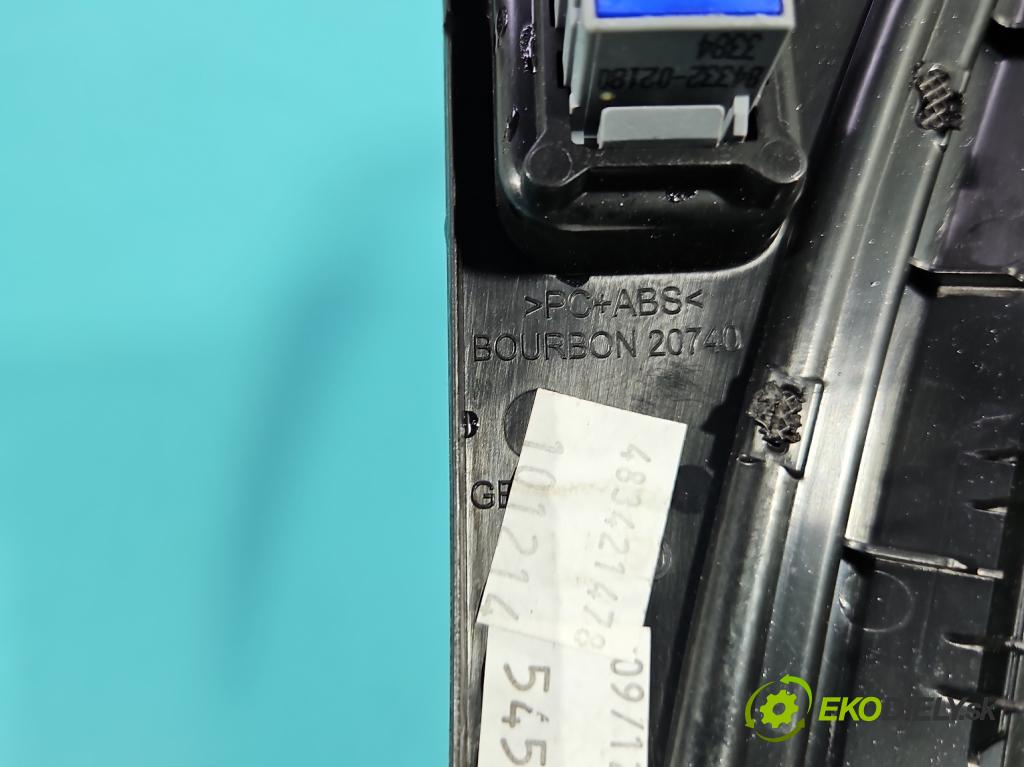 Toyota Auris II 2012-2018 1.8 hybrid 99 hp automatic 73 kW 1798 cm3 5- rameček rádia 55405-02430