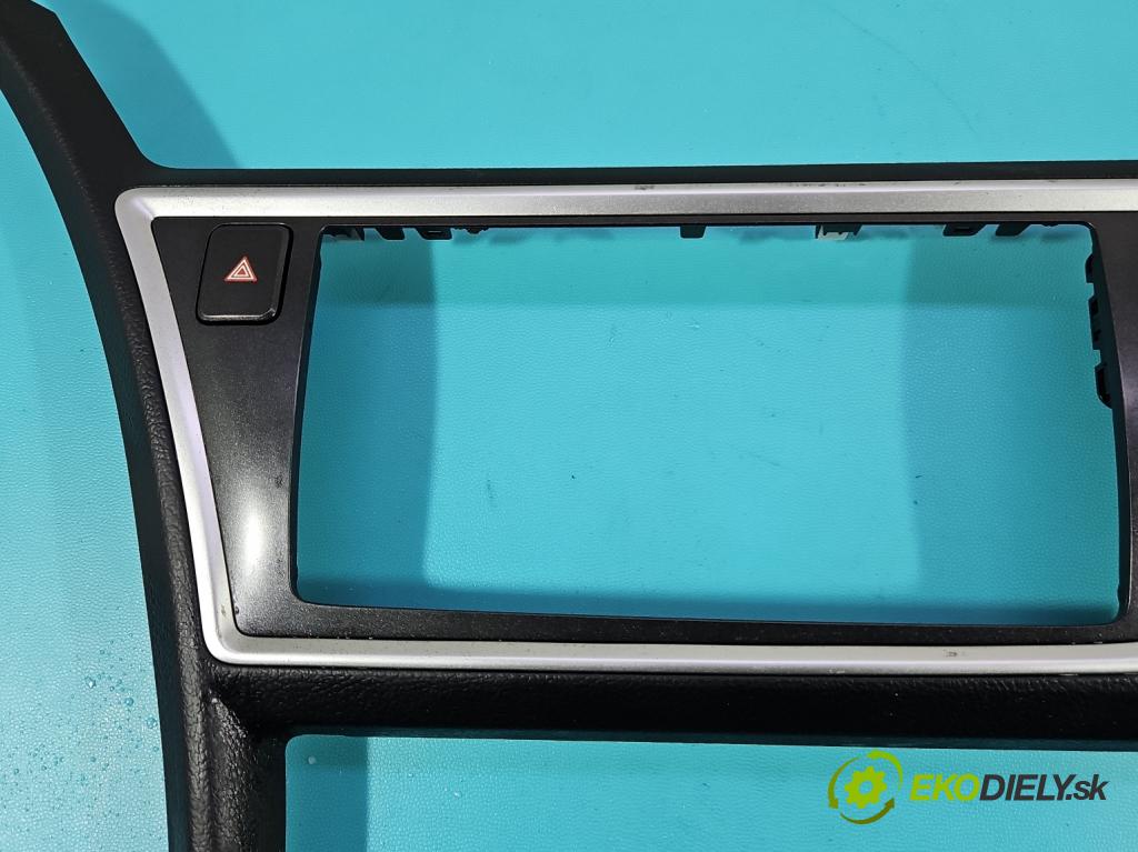 Toyota Auris II 2012-2018 1.8 hybrid 99 hp automatic 73 kW 1798 cm3 5- rameček rádia 55405-02430