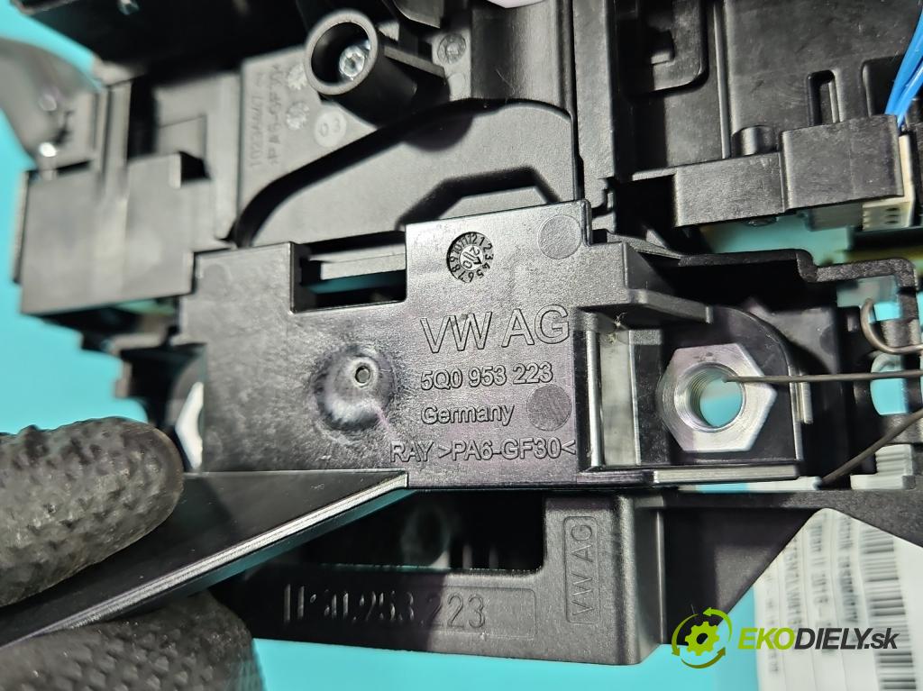 Vw Tiguan II 2016-2024 1.5 TSI 150 HP automatic 110 kW 1498 cm3 5- prepínač komplex: 5Q0953223 (Prepínacie páčky pod volantom)