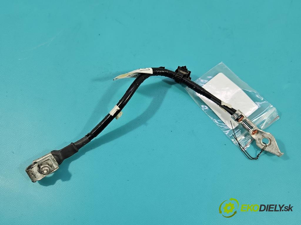 Toyota Auris II 2012-2018 1.8 hybrid 99 hp automatic 73 kW 1798 cm3 5- kontakt mínus: 82165020800