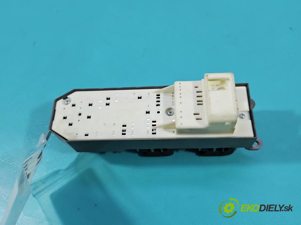 Toyota Auris II 2012-2018 1.8 hybrid 99 HP automatic 73 kW 1798 cm3 5- prepínač okien spätných zrkadiel