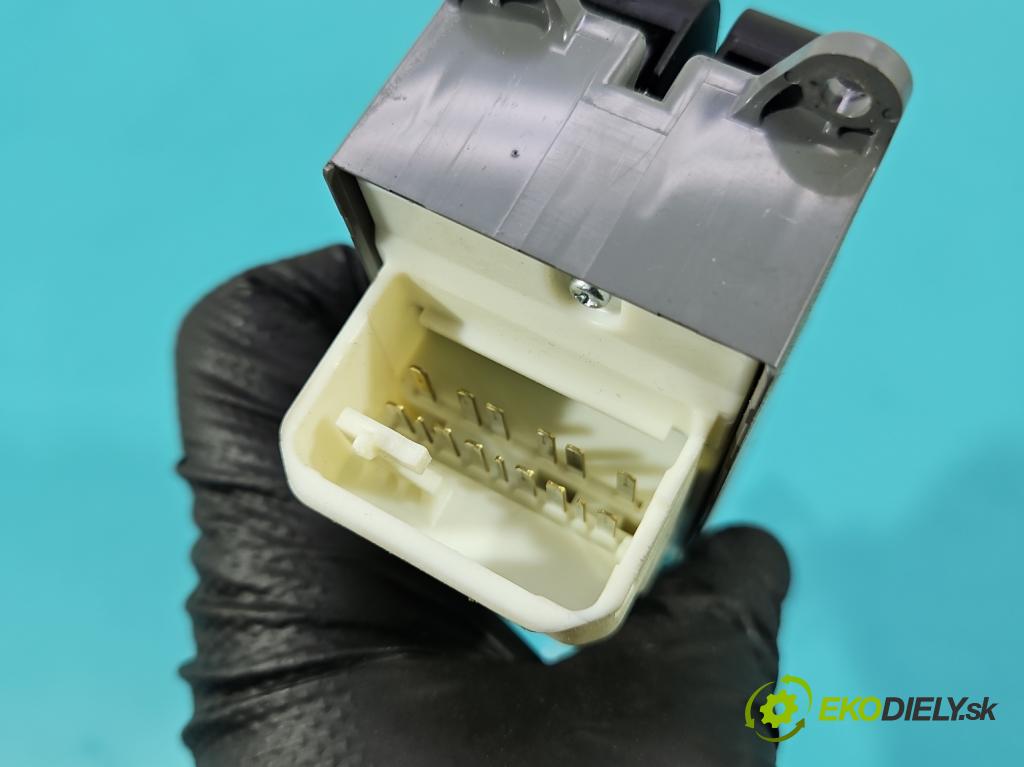 Toyota Auris II 2012-2018 1.8 hybrid 99 HP automatic 73 kW 1798 cm3 5- prepínač okien spätných zrkadiel