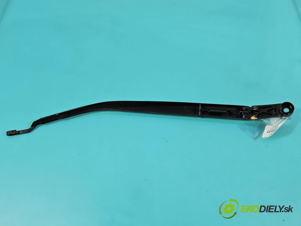 Toyota Auris II 2012-2018 1.8 hybrid 99 hp automatic 73 kW 1798 cm3 5- rameno stěrače přední komplet