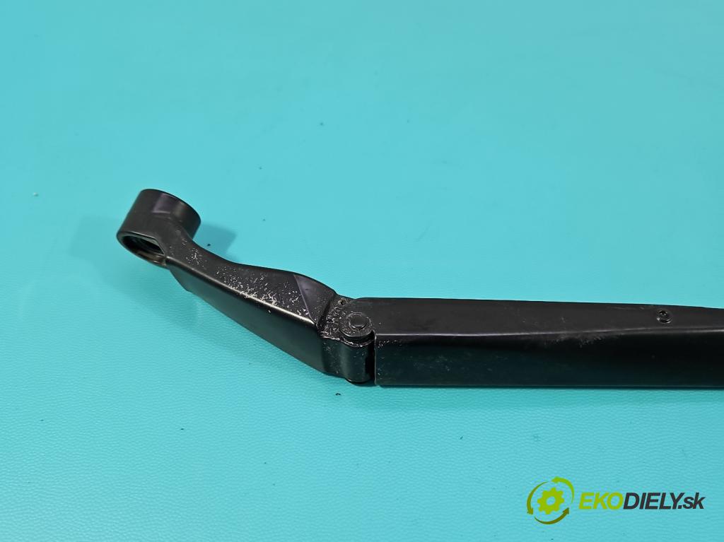 Toyota Auris II 2012-2018 1.8 hybrid 99 hp automatic 73 kW 1798 cm3 5- rameno stěrače přední komplet