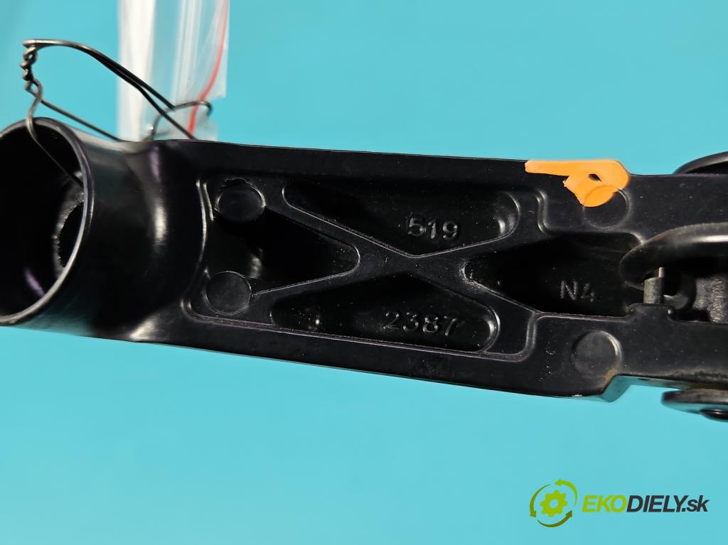 Toyota Auris II 2012-2018 1.8 hybrid 99 hp automatic 73 kW 1798 cm3 5- rameno stěrače přední komplet