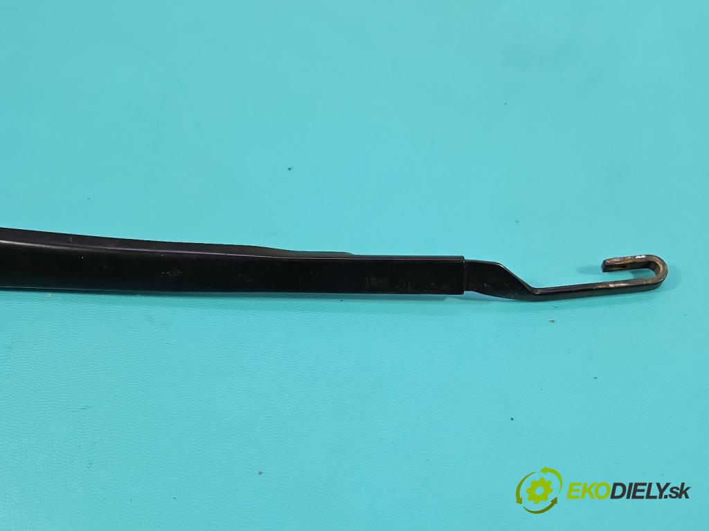 Toyota Auris II 2012-2018 1.8 hybrid 99 hp automatic 73 kW 1798 cm3 5- rameno stěrače přední komplet