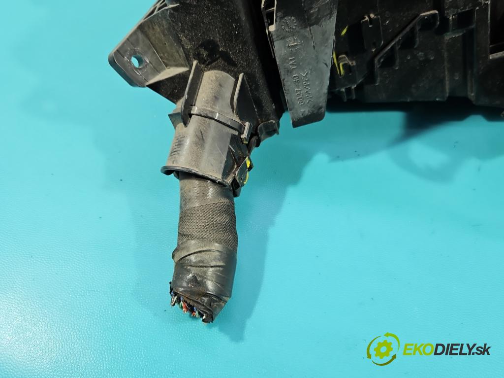 Toyota Auris II 2012-2018 1.8 hybrid 99 hp automatic 73 kW 1798 cm3 5- skříňka pojistková  (Pojistková skříňka)