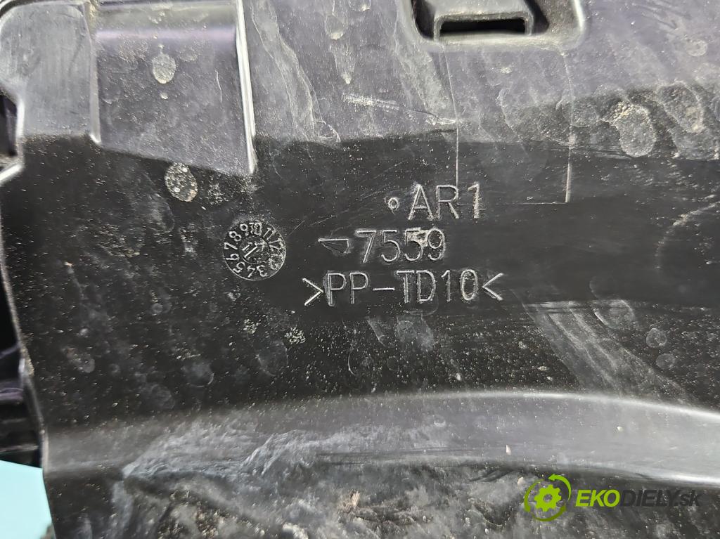 Toyota Auris II 2012-2018 1.8 hybrid 99 hp automatic 73 kW 1798 cm3 5- skříňka pojistková  (Pojistková skříňka)