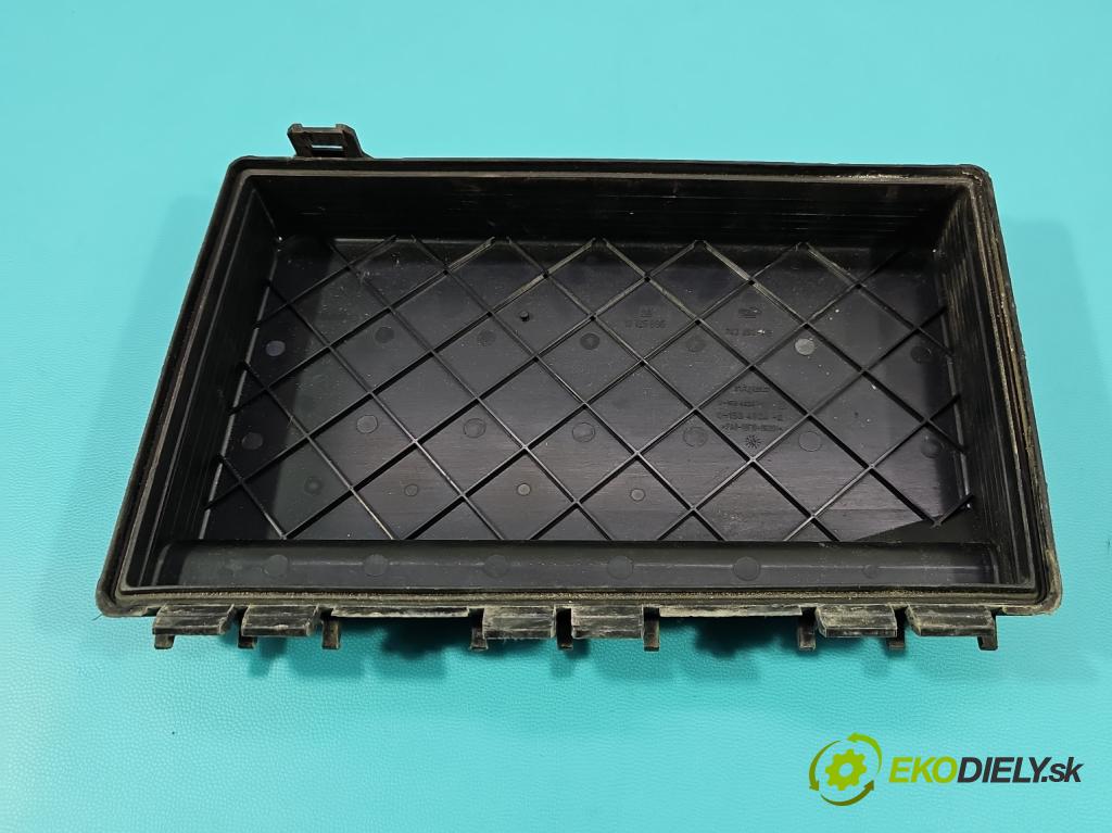 Opel Astra III 2004-2014 1.6 16V 105 hp manual 77 kW 1598 cm3 3- skříňka pojistková 13206751 (Pojistková skříňka)