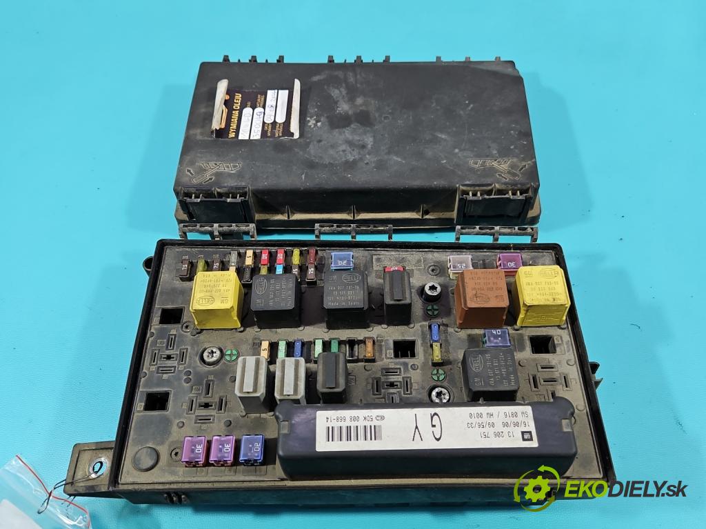 Opel Astra III 2004-2014 1.6 16V 105 HP manual 77 kW 1598 cm3 3- skrinka poistka 13206751 (Poistková skrinka)