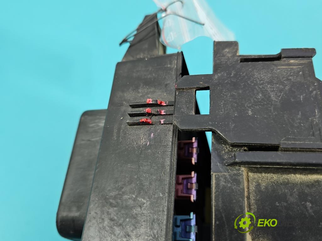 Opel Astra III 2004-2014 1.6 16V 105 hp manual 77 kW 1598 cm3 3- skříňka pojistková 13206751 (Pojistková skříňka)