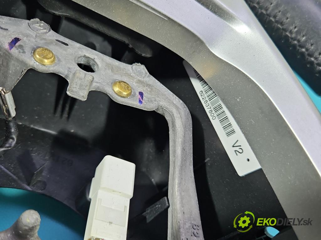 Toyota Auris II 2012-2018 1.8 hybrid 99 HP automatic 73 kW 1798 cm3 5- volant  (Volant)