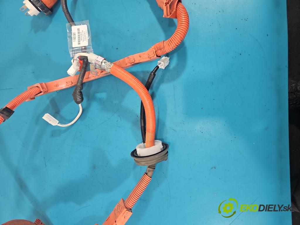 Toyota Auris II 2012-2018 1.8 hybrid 99 HP automatic 73 kW 1798 cm3 5- Zväzok: ostatné 7943-5W