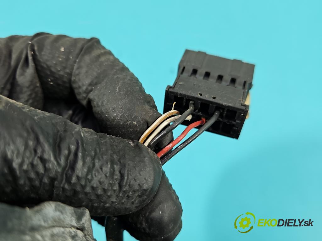 Audi A6 C5 1997-2004 1.9 tdi 110 HP manual 81 kW 1896 cm3 4- zrkadlo pravé  (Kľučka dverí ostatné)