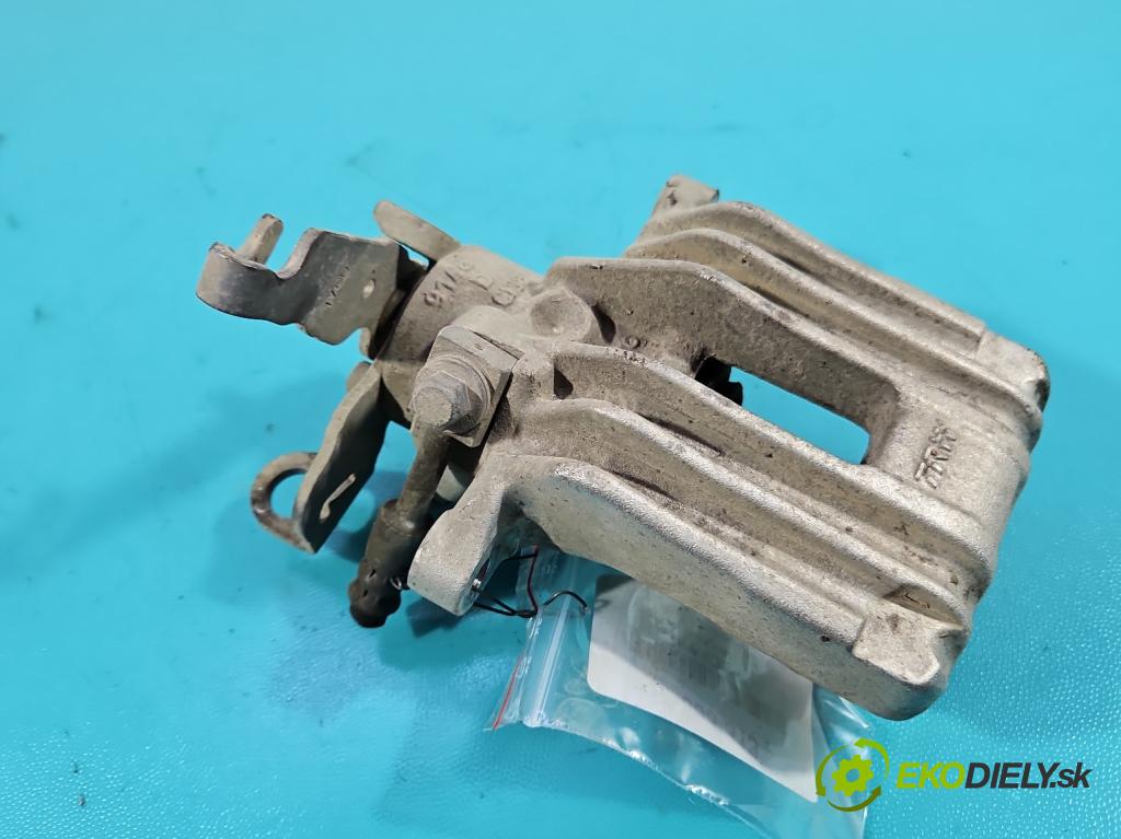 Skoda Kamiq 1.0 TSI 116 hp automatic 85 kW 999 cm3 5- brzdič zadní levý  (Klika dveří ostatní)