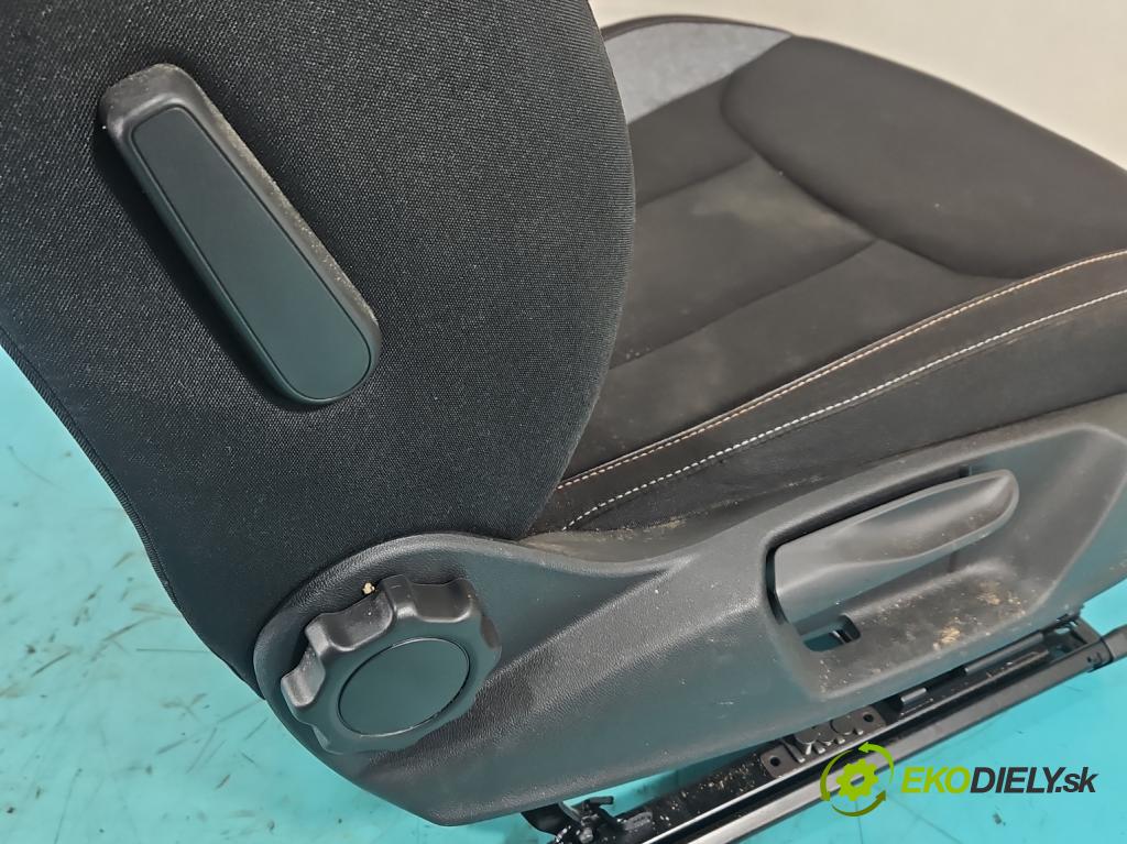 Skoda Kamiq 1.0 TSI 116 hp automatic 85 kW 999 cm3 5- Sedadlo pravý  (Sedadlo)