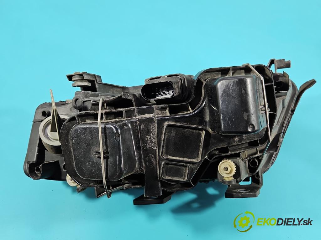 Audi A6 C5 1997-2004 1.9 tdi 110 HP manual 81 kW 1896 cm3 4- Reflektor: pravý  (Svetlo predné pravé)