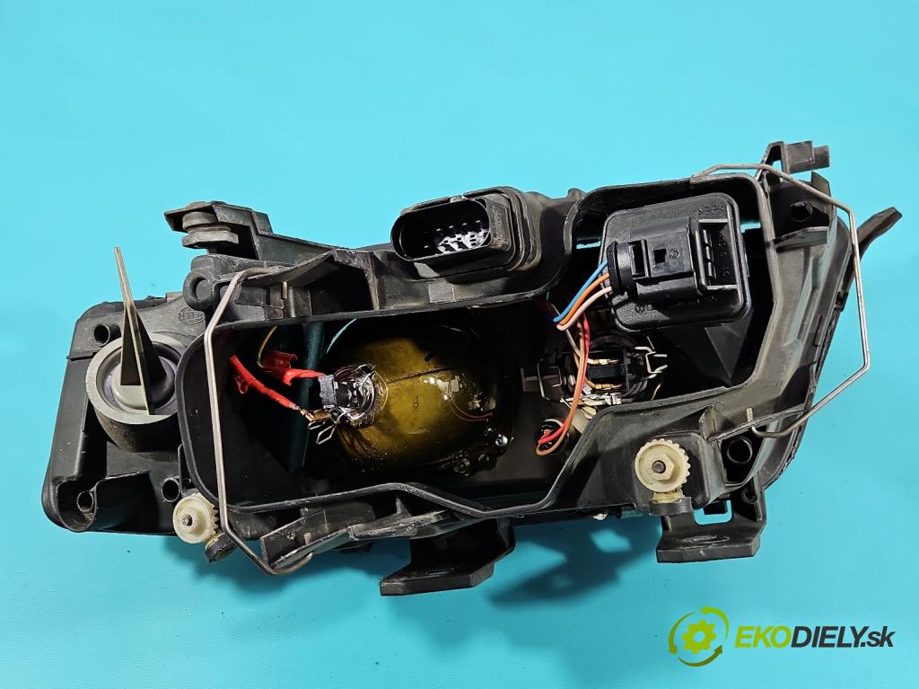 Audi A6 C5 1997-2004 1.9 tdi 110 HP manual 81 kW 1896 cm3 4- Reflektor: pravý  (Svetlo predné pravé)