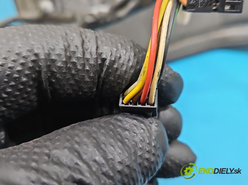 Fiat Ducato IV 2014- 2.3 jtd 131 HP manual 96 kW 2287 cm3 5- zrkadlo ľavé  (Kľučka dverí ostatné)