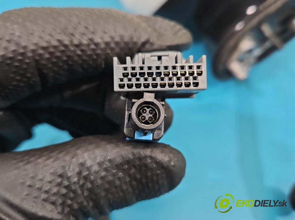 Volvo S90 II 2016- 2.0 T 320KM automatic 235 kW 1969 cm3 4- zrkadlo pravé 19157006060437 (Kľučka dverí ostatné)