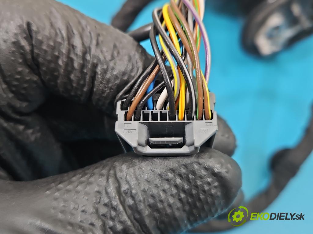 Volvo S90 II 2016- 2.0 T 320KM automatic 235 kW 1969 cm3 4- zrkadlo pravé 19157006060437 (Kľučka dverí ostatné)