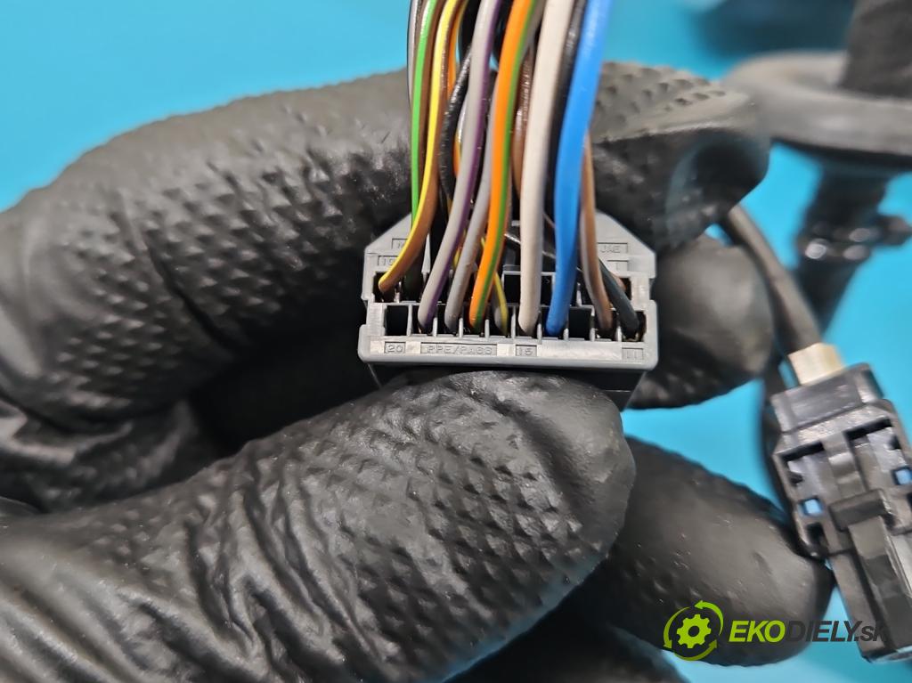 Volvo S90 II 2016- 2.0 T 320KM automatic 235 kW 1969 cm3 4- zrkadlo pravé 19157006060437 (Kľučka dverí ostatné)